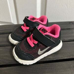 Baby Toddler Girl Nike Flex Black and Pink Sneakers Size 3C EUC